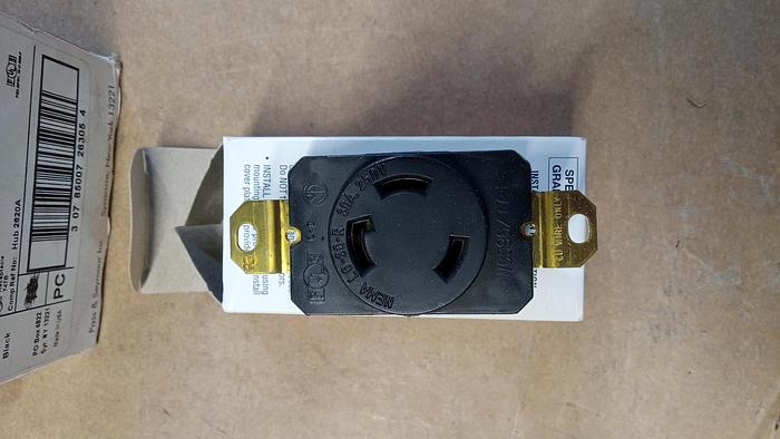 Used Lot of 10 Pass & Seymour Legrand L630-R Turnlock Receptacle 30A 250V 2P 3W GH501