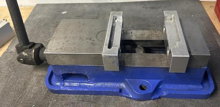 Used Kurt D40 Anglock Milling Machine Vise w/New Paint 4" Jaws - GHB-47