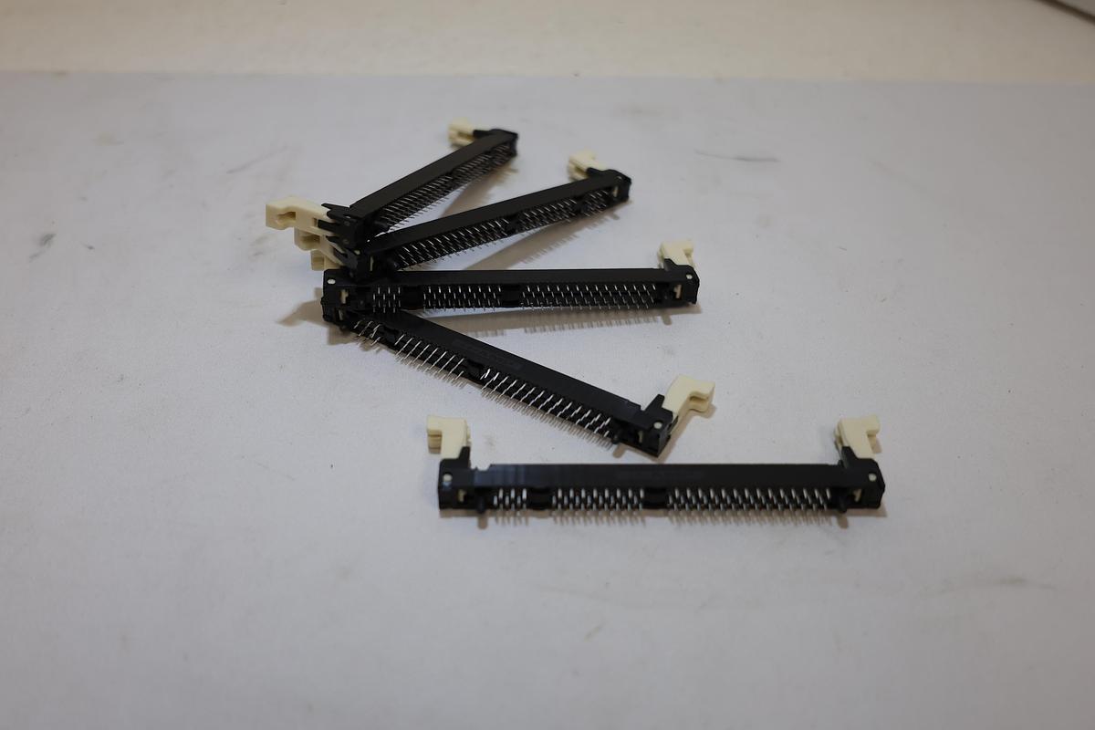 Lot of 5 AMP TE Connectivity PCB Card Edge Connectors w/ Locking Latches Through-Hole