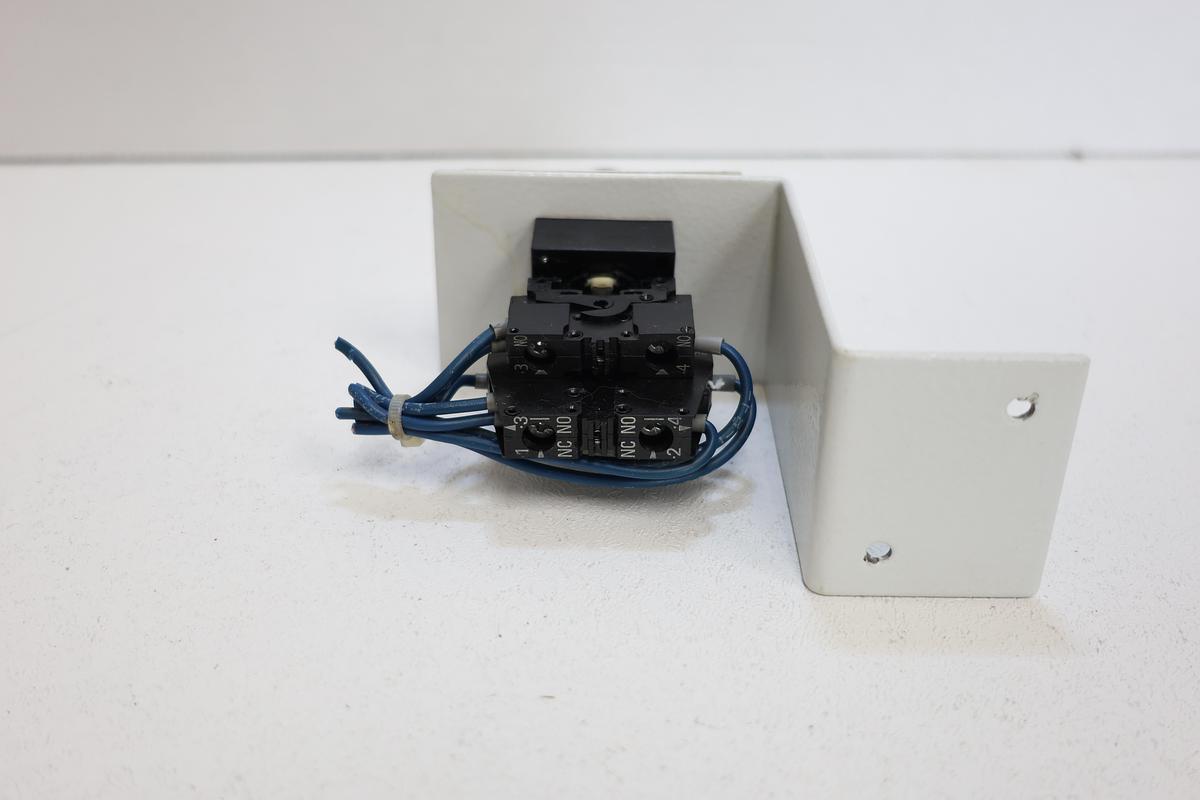 Used Siemens industrial key operated selector switch 3SB3