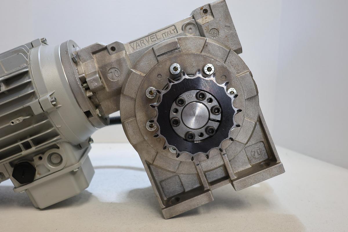Used Varvel FRS 70 Gearmotor 1.5HP 230/460V 3PH 1690 RPM w/ Sprocket Used