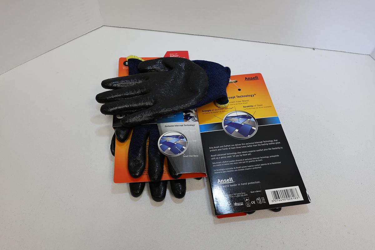 Lot of 12 Ansell Activarmr 97-505 Cut protection gloves Size 8.0 Small GHA-183