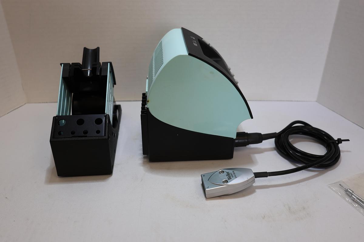 Used Weller WD2M Soldering Station w/ WMRP Iron, Stand & Tips Tested Working