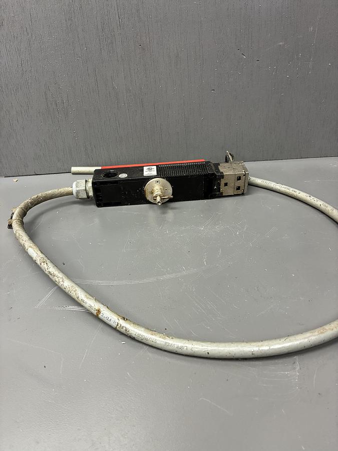 Used EUCHNER STP3D-2131A024MC2117 SAFETY SWITCH GHC-18