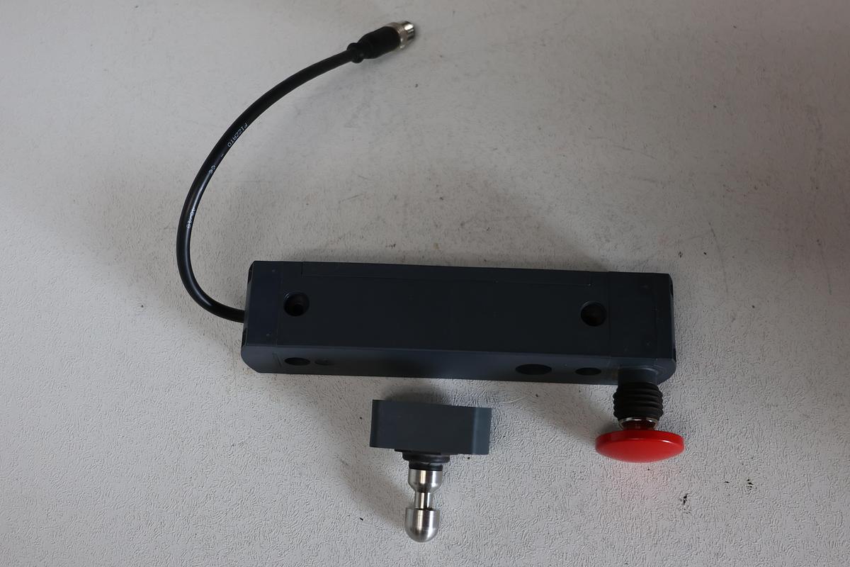 Used Pizzato industrial safety lock switch IP67 and IP69K rated NSD4CE1SM0.2-F41 GHA-187