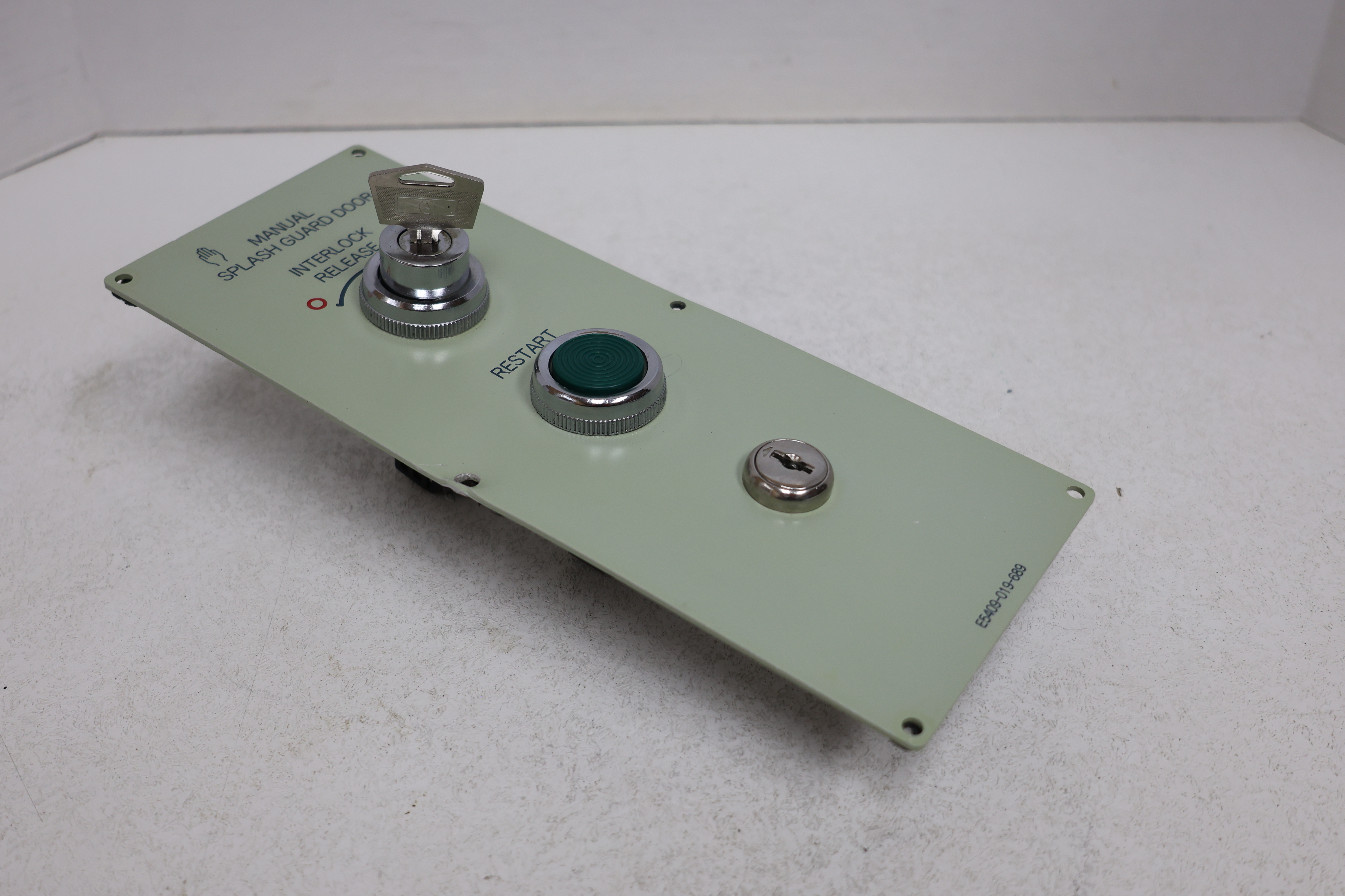 Used OKUMA E5409-019-689 Manual Splash Guard Door Control Panel CNC Key Switch