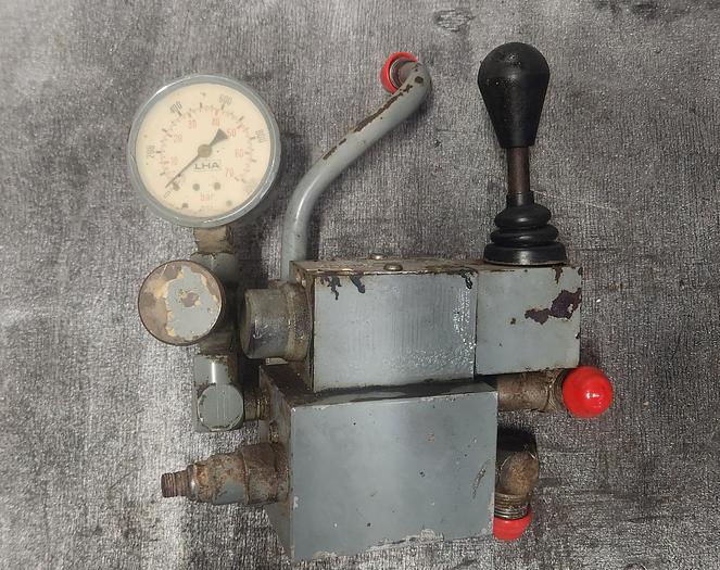 Used Eaton Vickers OMR-3-1-10B1 Directional Control Valve - GHB-69