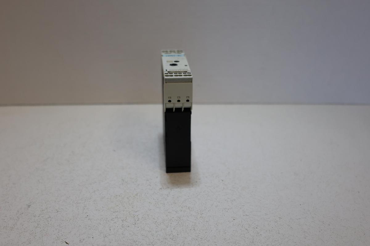 Used Siemens SIRIUS 3RP1540‑2AB30 OFF‑Delay Timing Relay – 24 V AC/DC, LED GHC-37
