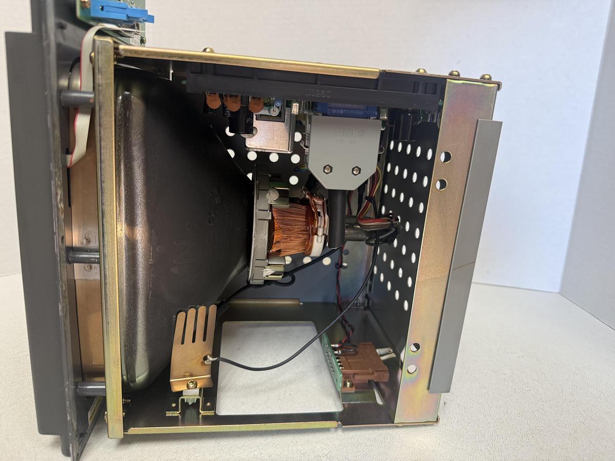 Used Fanuc Series 21-T A02B-0210-C041/TA Monitor A61L-0001-0093 CRT Display Module GHA-40
