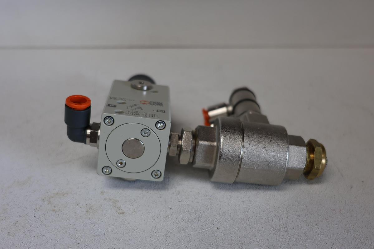 Used Metal Work Pneumatic 5512400 GS 1/4' Precision Pressure Regulator Series 70 Valve (145 psi)10 bar GHA-189