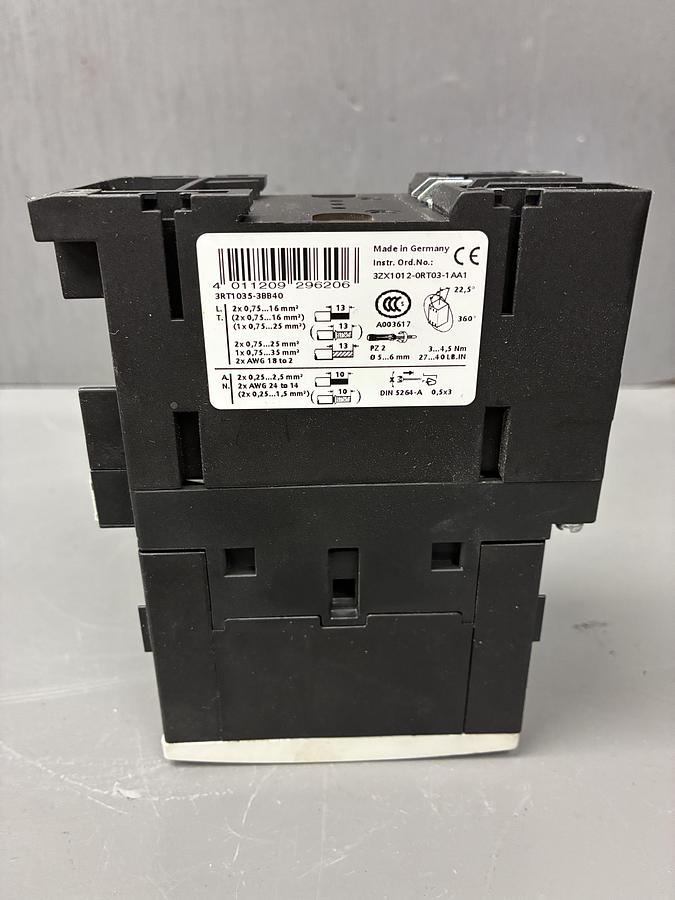 Used  Siemens 3RT1035-3B Contactor – 3-Pole, 55A, 110V AC Coil GHC-37