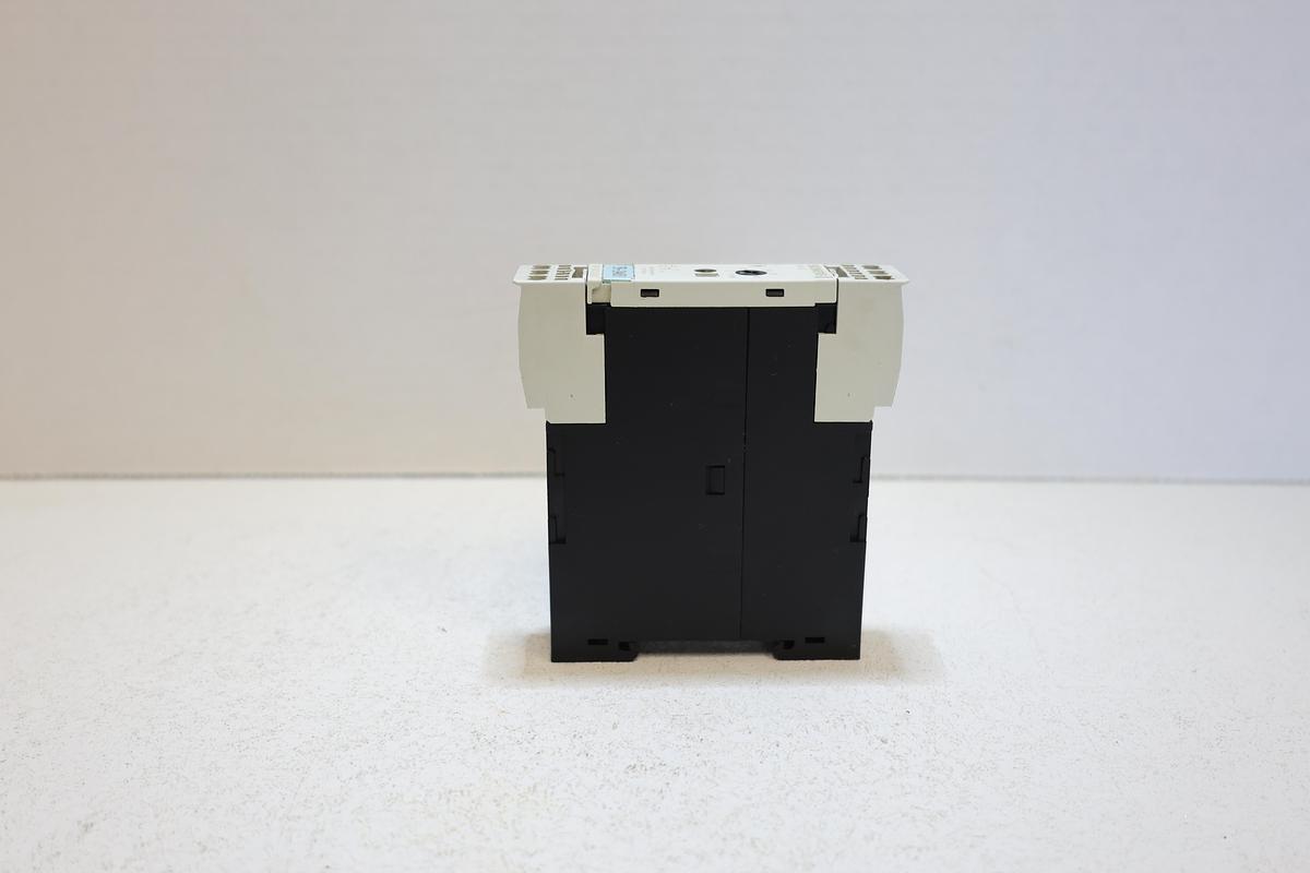 Used Siemens SIRIUS 3RP1540‑2AB30 OFF‑Delay Timing Relay – 24 V AC/DC, LED GHC-37