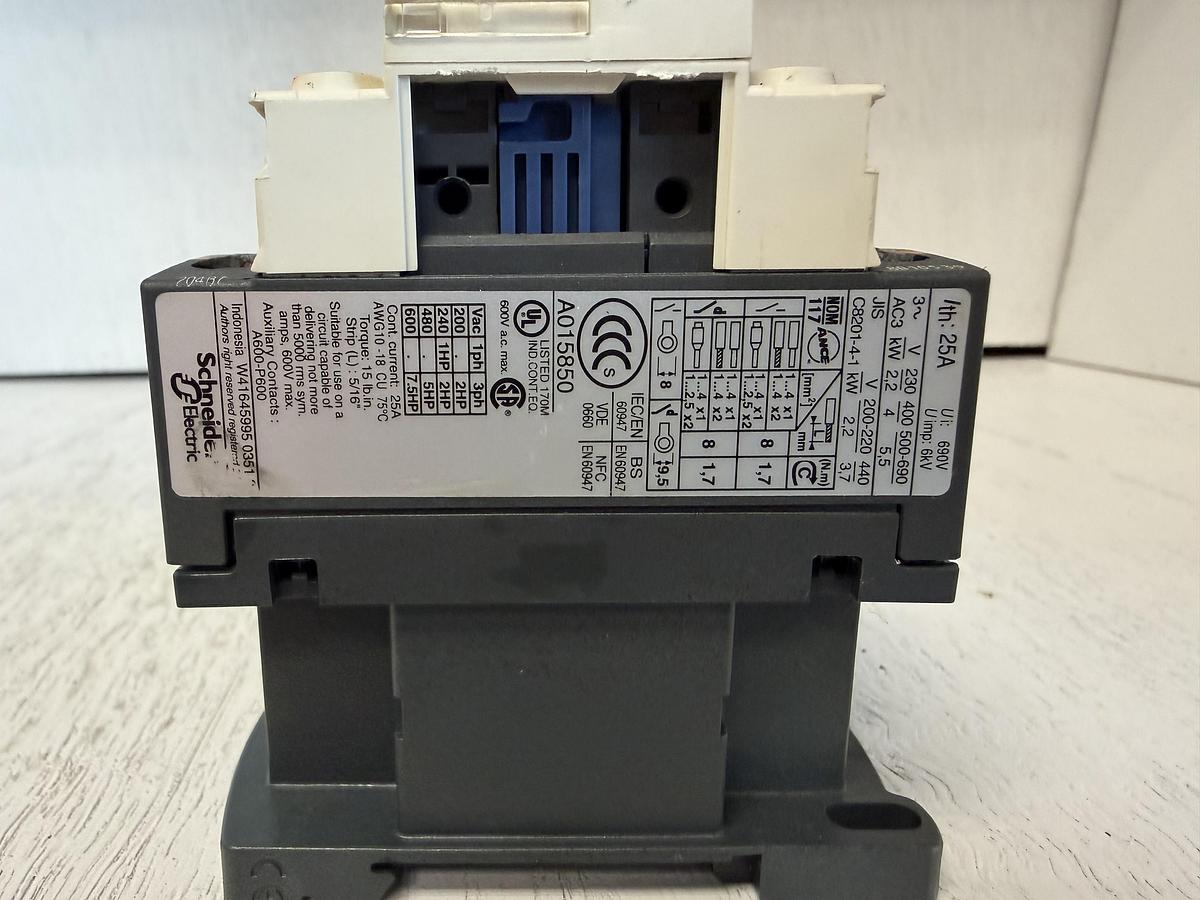 Used Schneider Electric A015850 Magnetic Auxilary Contactor LC1D096 600V Telemecanique GHA-180