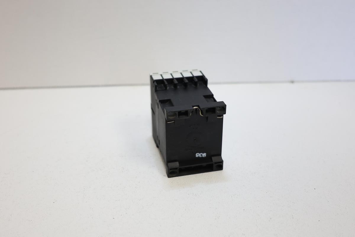 Used Siemens 3RT1015-2KB42 Control Relay – 4-Pole, 24V DC Coil