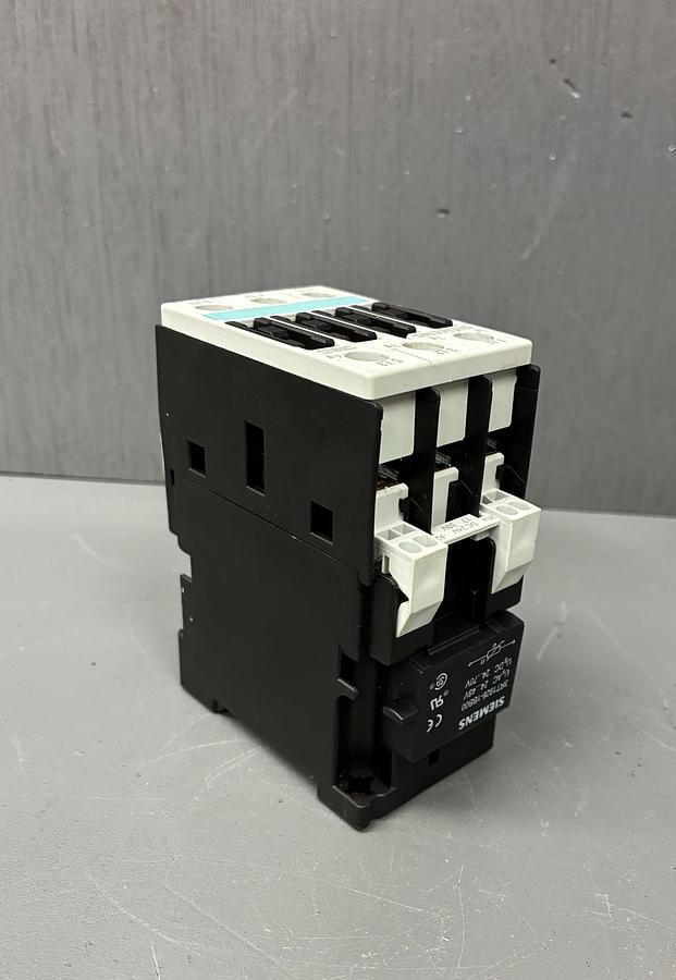 Used Siemens 3RT1026-3K Contactor – 3-Pole, 18.5kW @ 400V, 24V DC Coil GHC-37