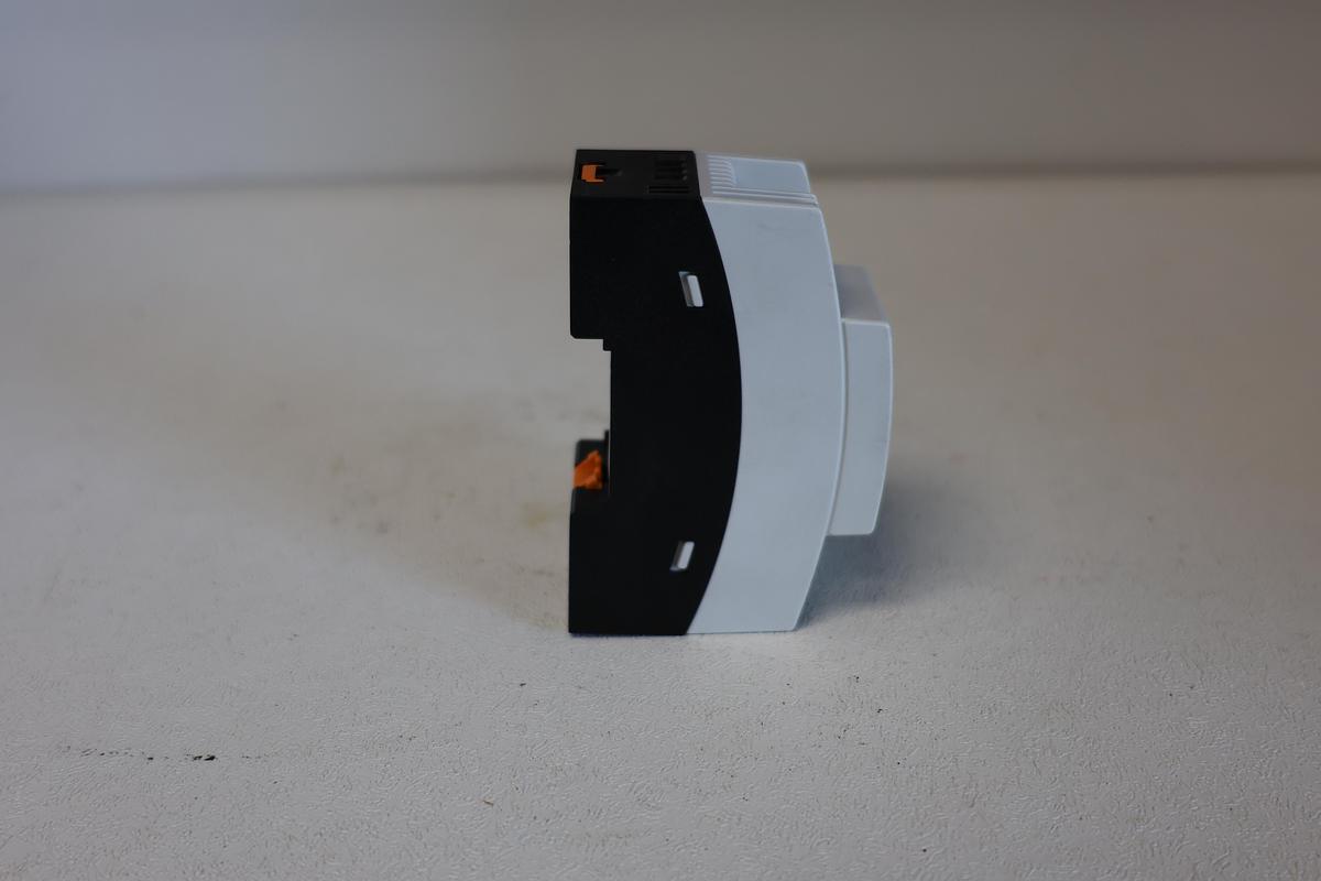 Used Phoenix Contact STEP Power Supply/ Model: 2868635 (VN) – 24VDC 0.75A DIN Rail Mount GHA 181