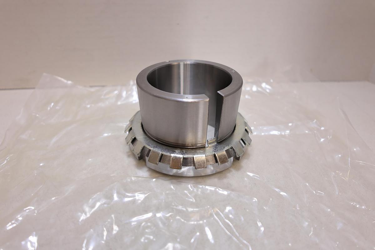 FSQ SNW15 x 2-7/16 Bearing Adapter Sleeve Locknut Washer New