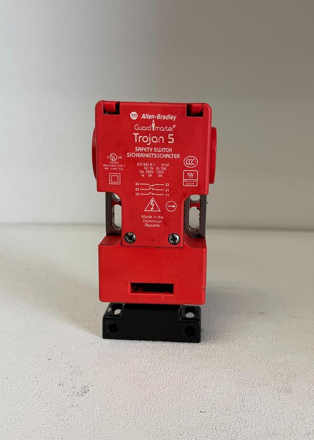 Used Allen-Bradley Guardmaster Trojan 5 Safety Switch – Industrial Interlock Switch IEC-947-5-1 GHGC-4