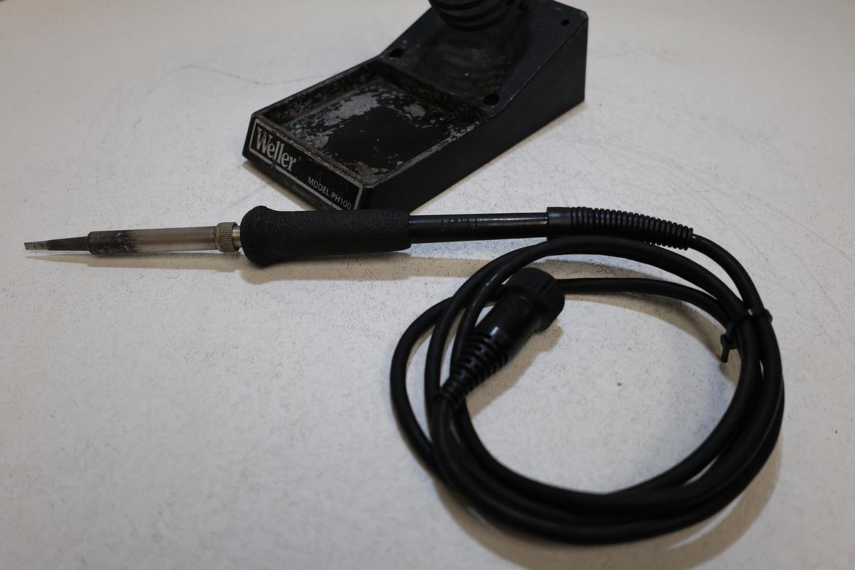 Used Weller I041 Soldering Iron Pencil w/ PH100 Stand & Cable Used