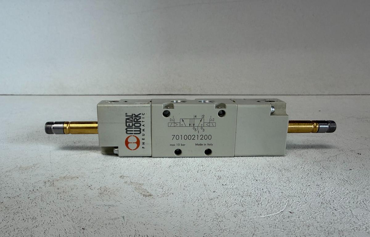 Used Metal Work Pneumatic 7010021200 Solenoid Valve 5/2 Bistable 1/8" Port GHGC-15