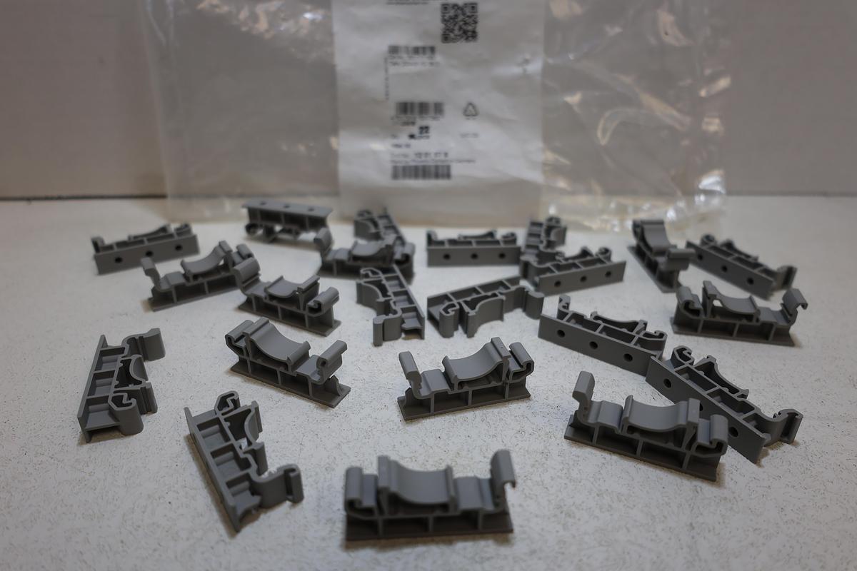 New Phoenix Contact USA 10 DIN Rail Mounting Adapters – Lot of 22