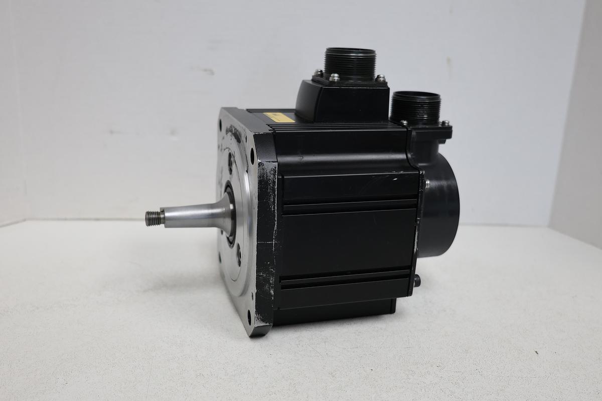 Used Mitsubishi HC102T-SZ AC Servo Motor 2000RPM 123V 6A w/ OSE105S2 Encoder