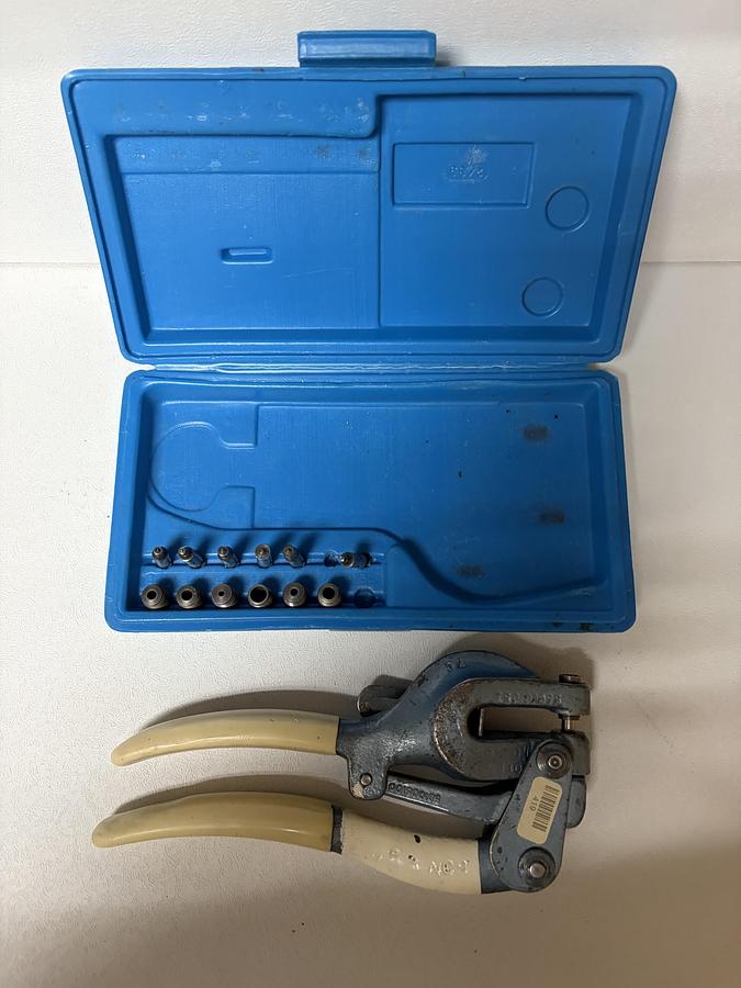 Used Roper Whitney No. 5 JR Hand Punch Set w/ Dies & Case  GHA-71