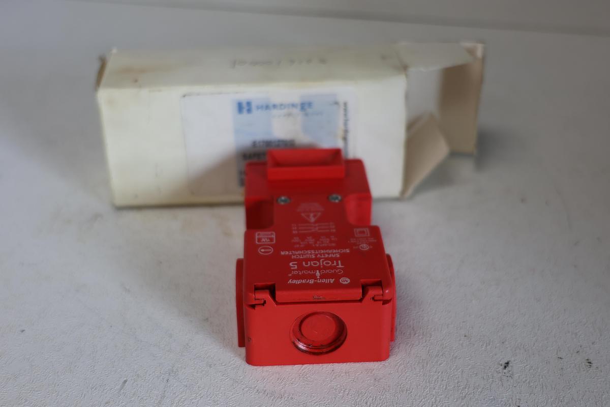 Used Allen-Bradley Guardmaster Trojan 5 Safety Switch – Industrial Interlock Switch IEC-947-5-1  GHGC-4