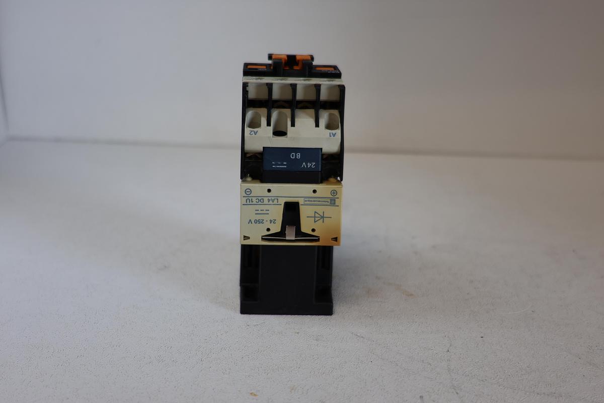 Used Telemecanique CA3 DN40 w/ LA4 DC1U