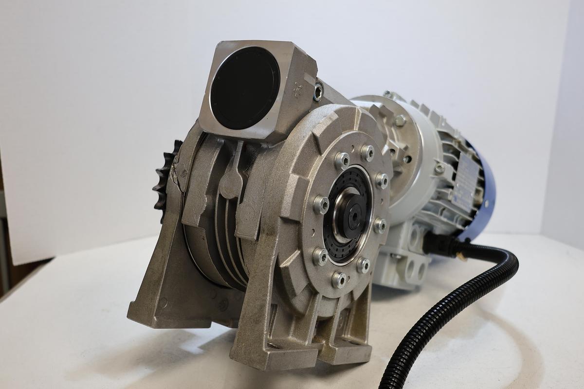 Used Varvel FRS 70 Gearmotor 1.5HP 230/460V 3PH 1690 RPM w/ Sprocket Used