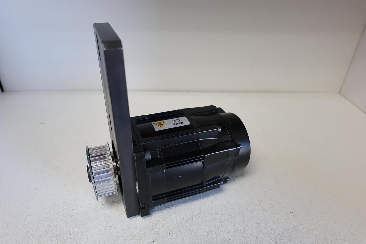 Used Yaskawa SGMGV-05D3W-YG13 Servo motor