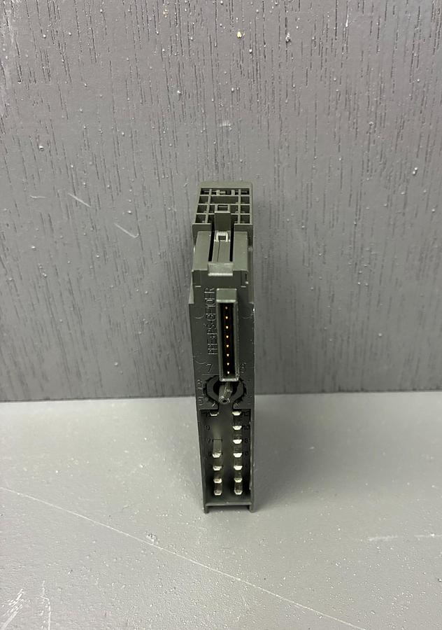 Used Siemens 6ES7 132-4BD01-0AA0 | SIMATIC ET 200S Digital Output Module GHC-34