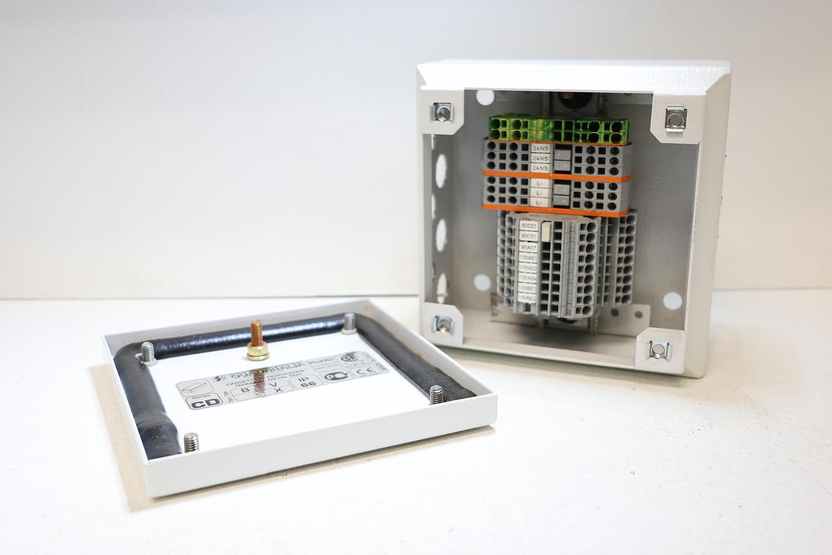 Used Quadritalia Terminal Metal Box Series CD BVIP type w/ Wago TopJob Components Rail Mount GHA-185