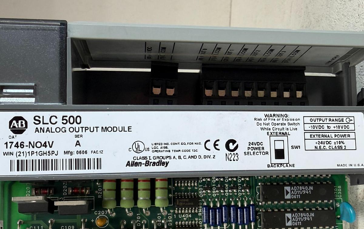 Used Allen Bradley SLC 500 1746-NO4V Ser A Analog Output Module GHA-185