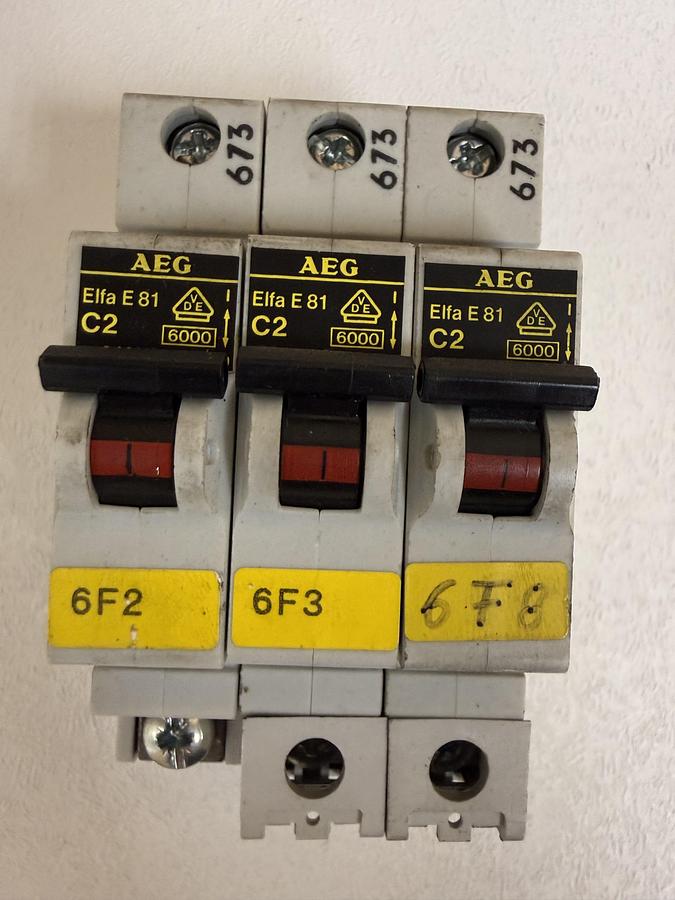 Used (Lot of 3) AEG Elfa E81 C2 Circuit Breakers ~240-415 GHC-38