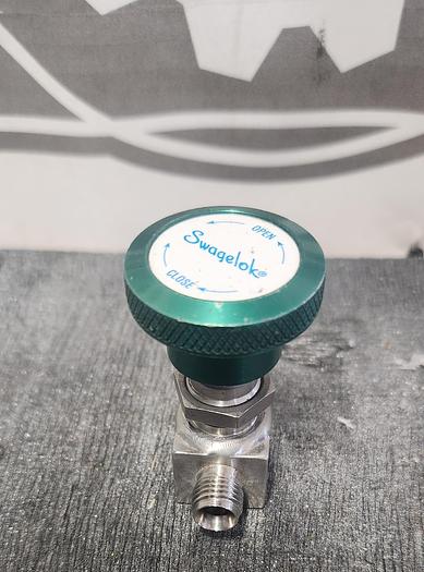 Used Swagelok SS-4H Stainless Steel Bellows Valve - 1/4" tube fittings - GHGC-D17