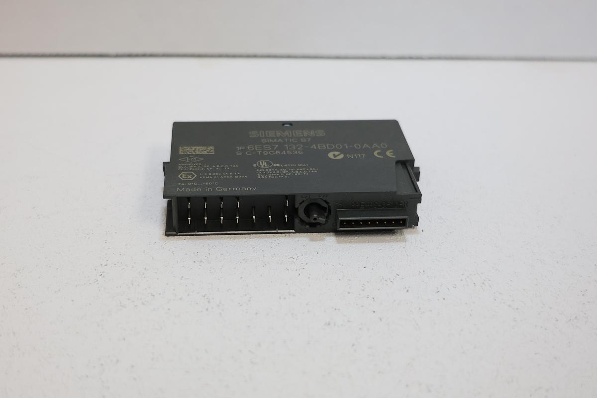 Used Siemens 6ES7 132-4BD01-0AA0 | SIMATIC ET 200S Digital Output Module GHC-34
