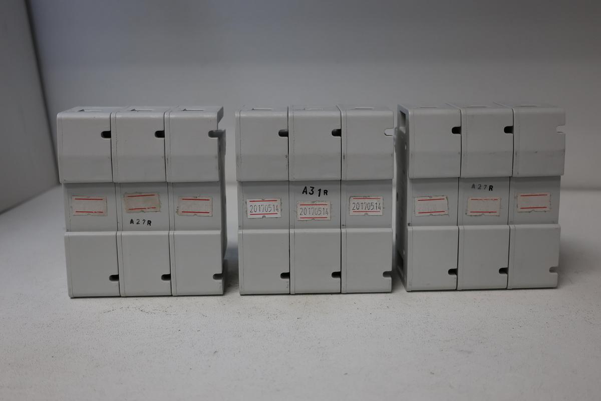Used (Lot of 3)Eaton Bussmann CH30J3 Modular fuse holder– 30A, 600V, 3-Pole, DIN Rail Mount GHA-54