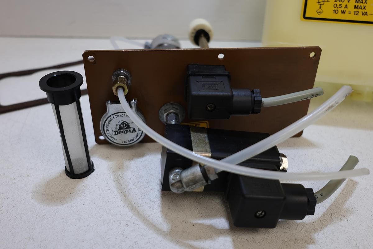 Used DropsA 3103088 Pneumatic Lubrication Pump Assembly 240V 1.7L Used