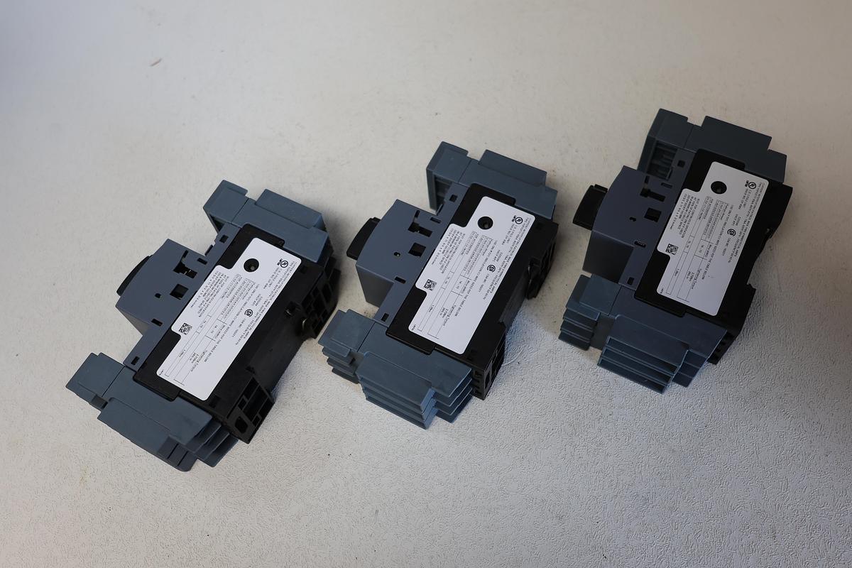 Used (Lot of 3) Siemens 3RV2711-0FD10 Circuit Breaker – 3 Pole – SIRIUS Motor Protection GHA-160
