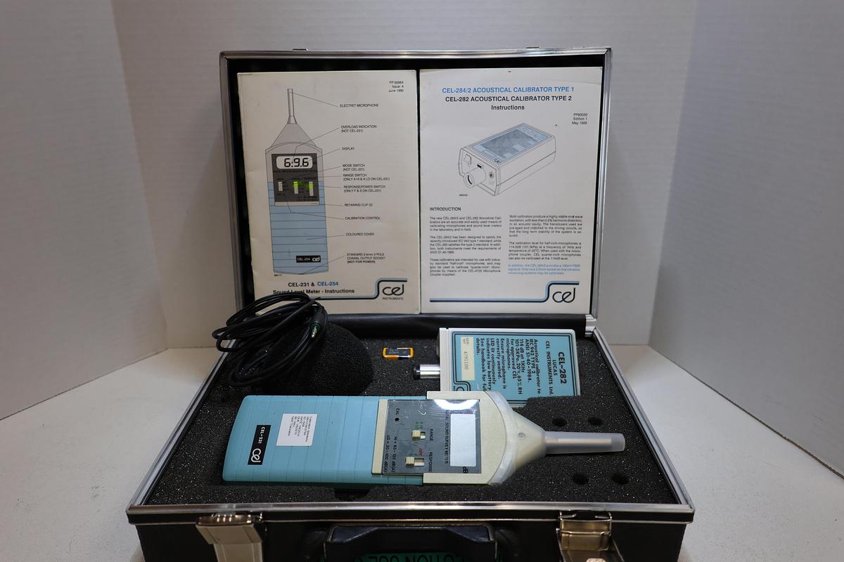 Used CEL-231 Digital Sound Level Meter w/ CEL-282 Calibrator & Case