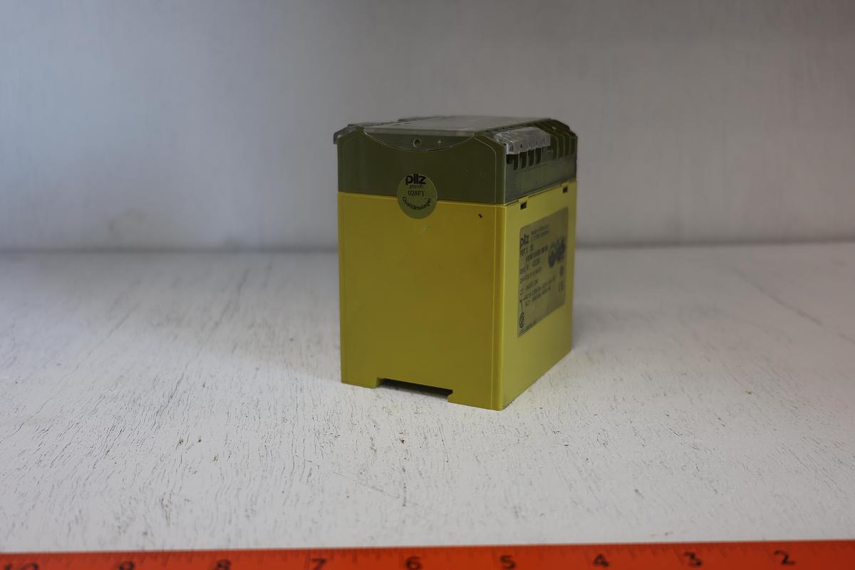 Used PILZ PST3  Safety Relay 420280 24VDC3S GHA179
