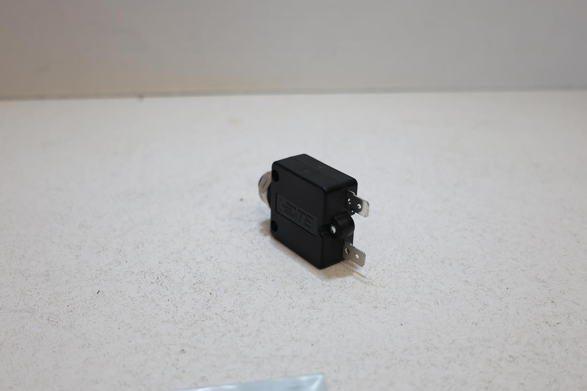 TE Connectivity W58-XB1A4A-4 4A Thermal Circuit Breaker Panel Mount NEW