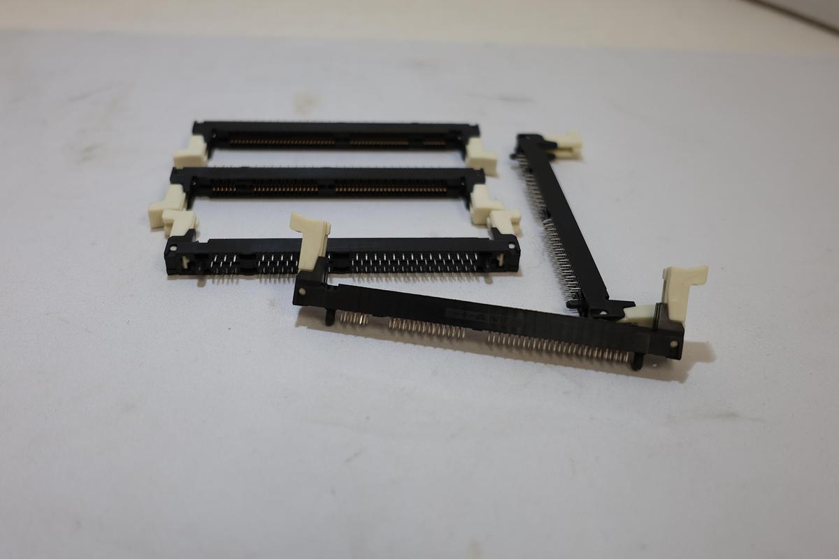 Lot of 5 AMP TE Connectivity PCB Card Edge Connectors w/ Locking Latches Through-Hole