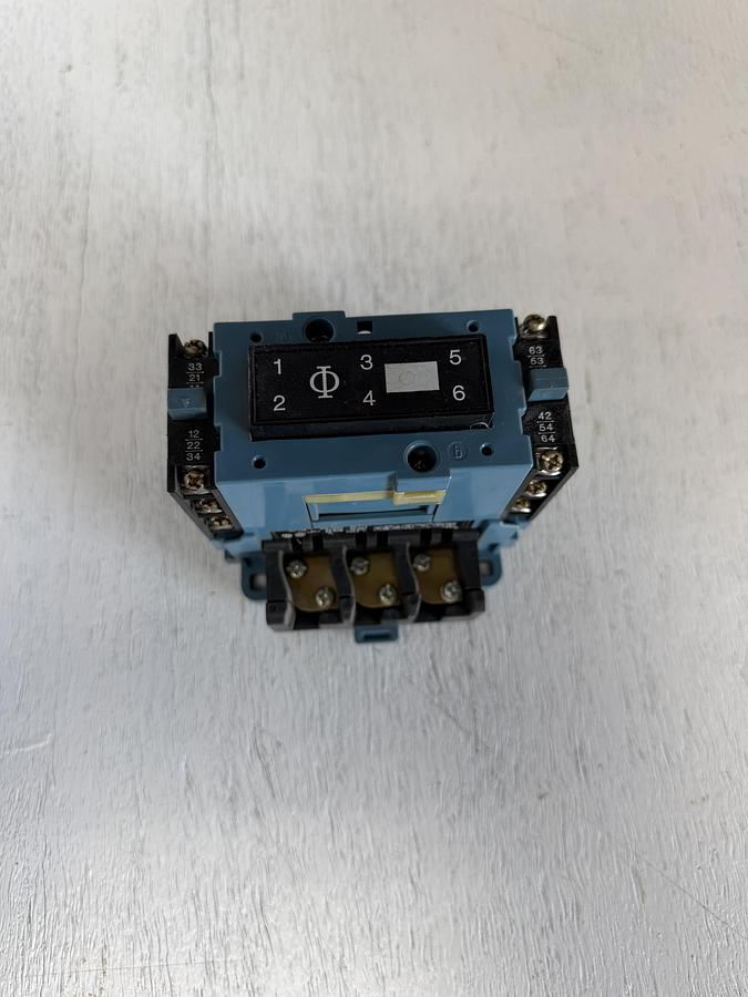 Used Kraus & Naimer 120V 60CY R35 Power Contactor GHA-179