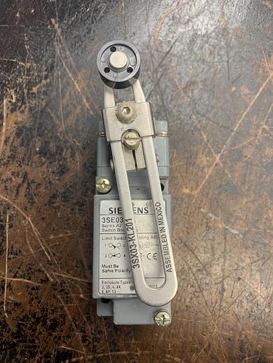 Used Siemens 3SE03-SA Limit Switch With 3SE03-DR1 Operating Head GHA-gs58
