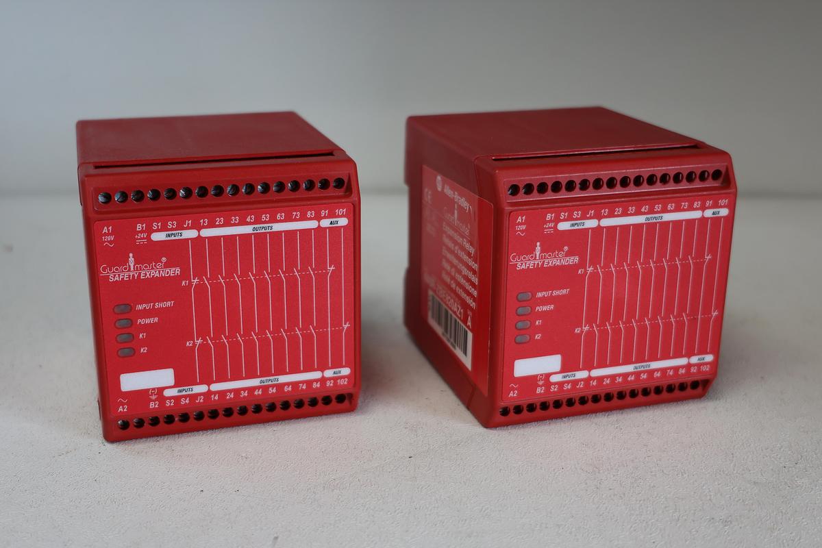 Used (Lot of 2)Allen Bradley Guard master Expansion Relay 440R-ZBE820AZ (Series A)