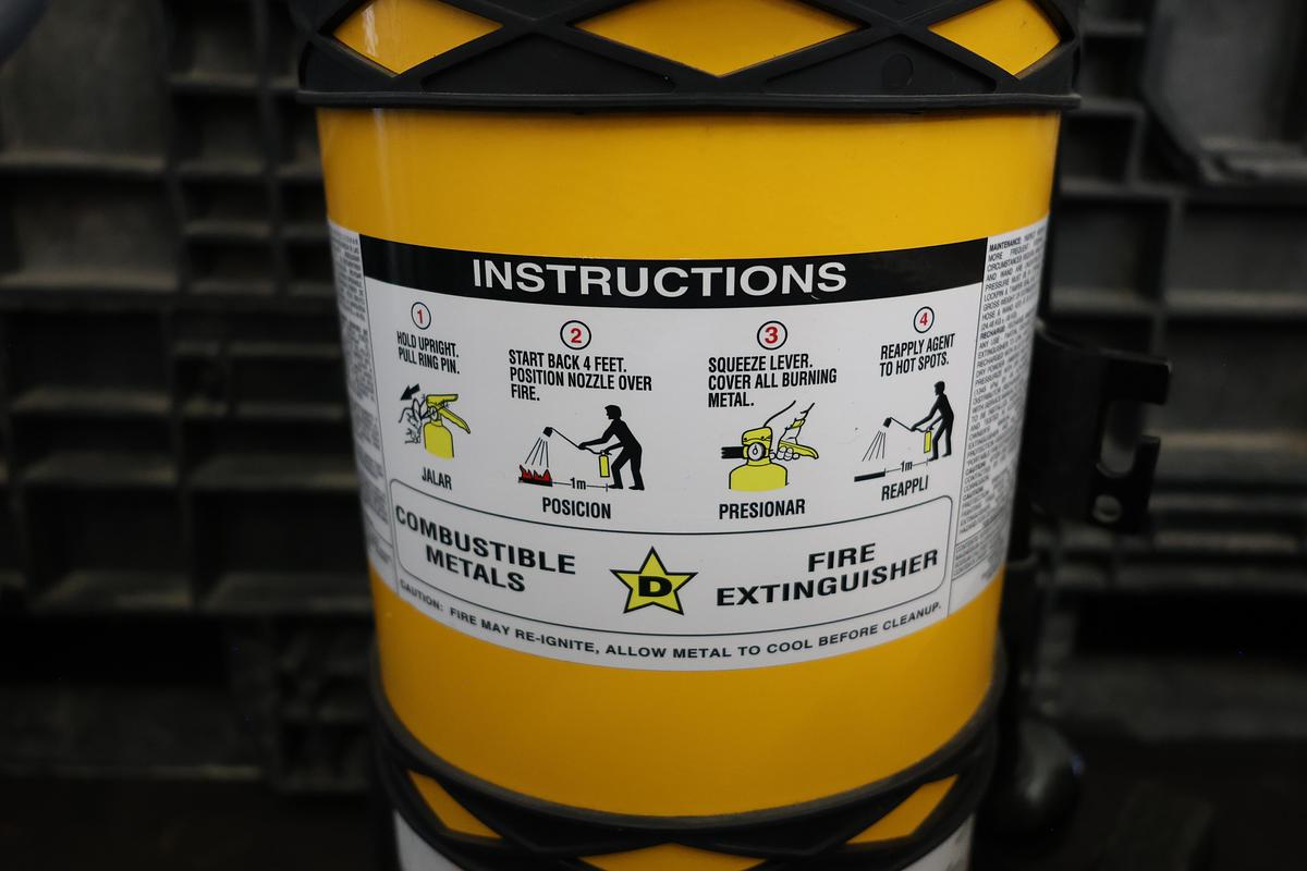 Amerex Class D Fire Extinguisher w/ Wheeled Cart Metal Fire Type D Clean