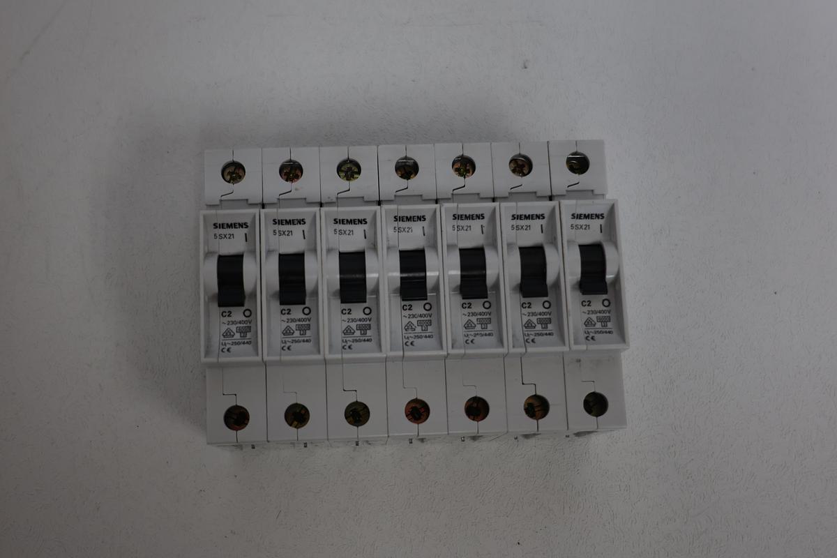 Used Siemens 5SX2 C2 Mini Circuit Breaker – Single Pole – 230/400V AC – DIN Rail Mount LOT of 7 GHA-188