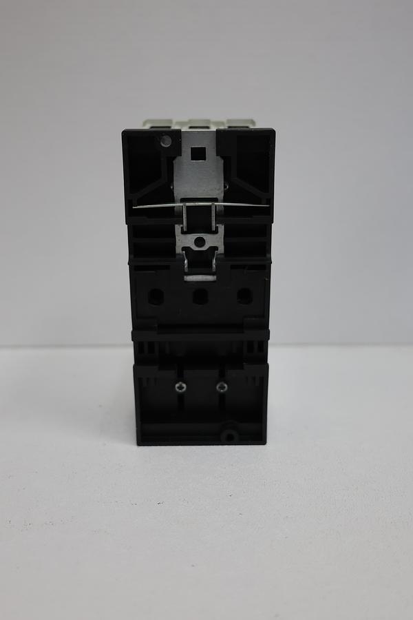 Used Siemens 3RV1042-4FA10 Motor Protection Circuit Breaker – 28-40A, 3-Pole, 520A GHC-37